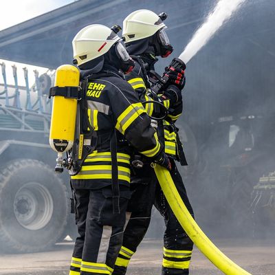 FW-KLE: Jahresübung der Freiwilligen Feuerwehr Bedburg-Hau: Wenn das Löschwasser nicht vor der Haustür liegt