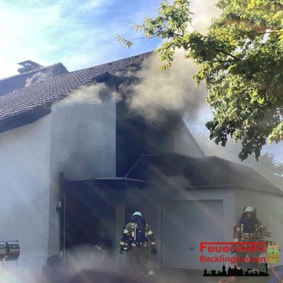 FW-RE: Kellerbrand in Recklinghausen-Ost - Keine Verletzten, zwei Personen vorsorglich ins Krankenhaus gebracht
