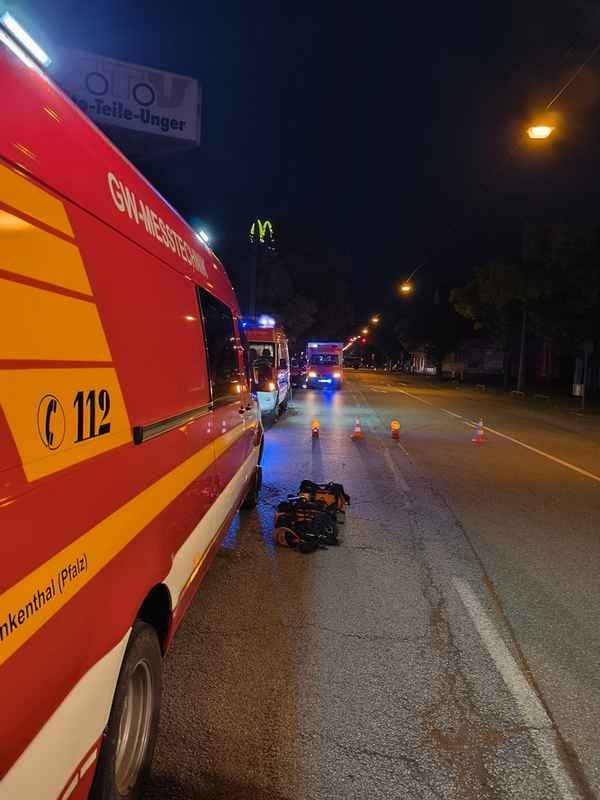 FW Frankenthal: Gasgeruch im Keller - mehrere Wohnungen evakuiert