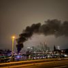 FW-F: Brennender Reisebus am Mainufer in Sachsenhausen