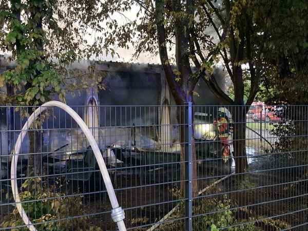 FW Minden: Brand mehrerer Schulcontainer