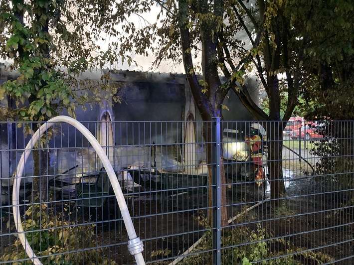 FW Minden: Brand mehrerer Schulcontainer