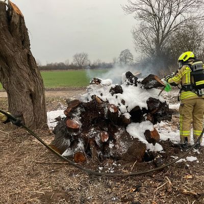 FW Alpen: Freiwillige Feuerwehr Alpen gefordert an den Karnvalstagen