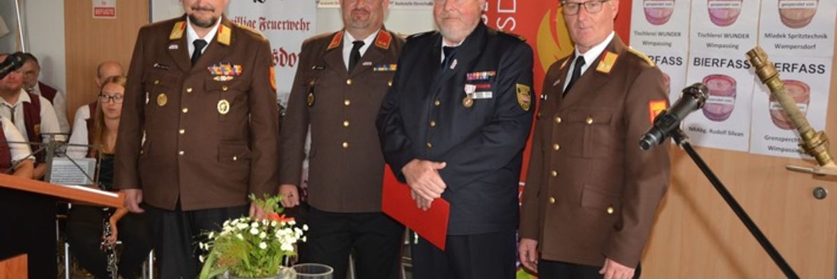 FW-EN: 50 Jahre gelebte Feuerwehrfreundschaft - Besuch bei der Feuerwehr Wampersdorf in Österreich