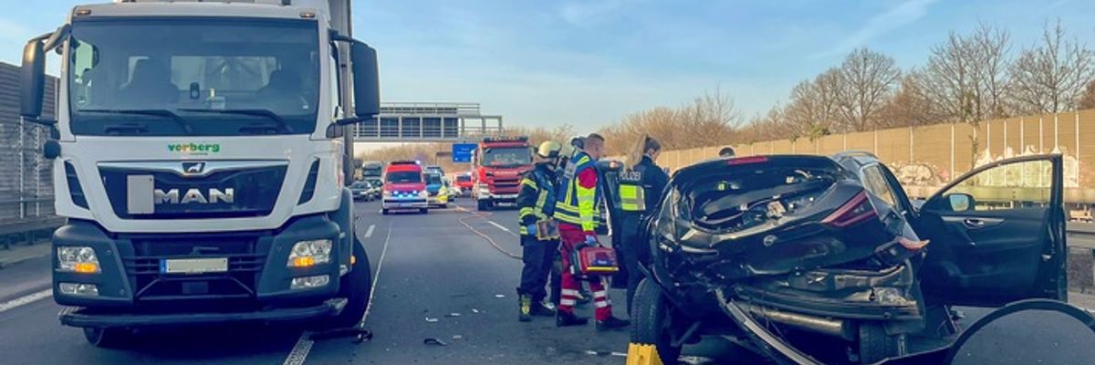 FW-BO: Feuerwehr rettet eine Person nach Verkehrsunfall auf der A 448