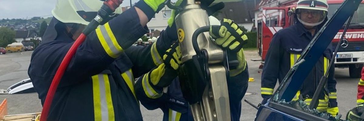 FW-OE: Rescue-Seminar zur Technischen Hilfeleistung - 27 Einsatzkräfte trainieren patientenorientierte Rettung