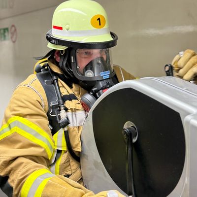 FW Weinheim: Belastung unter Druck-Feuerwehrleute in der Atemschutzstrecke
