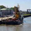 FW Bremerhaven: Schiffsbrand während der Einlaufparade gelöscht