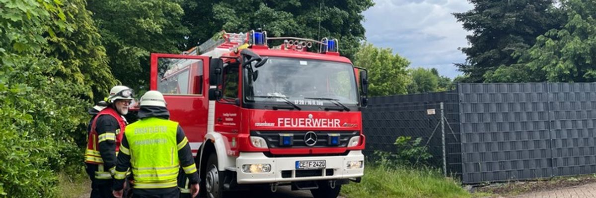 FW Hambühren: Unwetter sorgen für Feuerwehreinsätze in Gemeinde Hambühren - Blitzschlag in Wohnhaus endet glimpflich