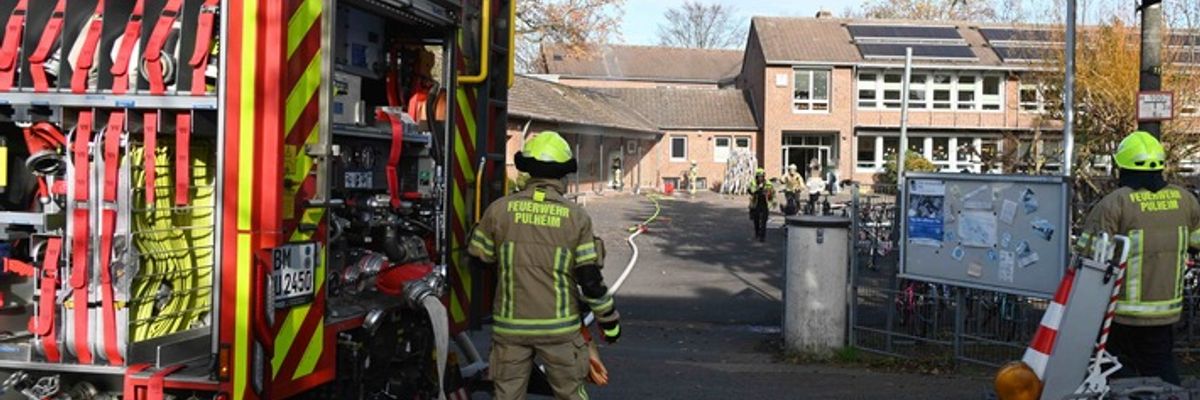 FW Pulheim: Feuer in Pulheimer Schulgebäude