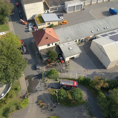 FW-EN: Menschenrettung bei Gebäudebrand und zwei Paralleleinsätze