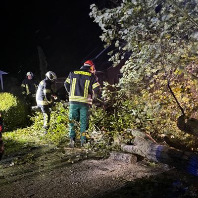 FW-AUR: Stadtfeuerwehren beseitigen diverse Unwetterschäden