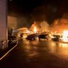 FW-OB: Zehn PKW brannten auf dem Gelände eines Autohauses