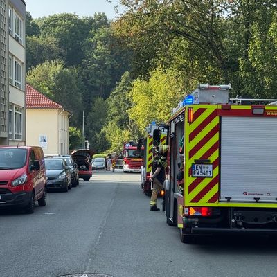 FW-EN: Menschenrettung bei Gebäudebrand und zwei Paralleleinsätze