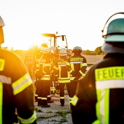 FW-KLE: Realistische Einsatzübung der Freiwilligen Feuerwehr Bedburg-Hau am Landgasthof "Westrich" vermittelt Wissen und Sicherheit