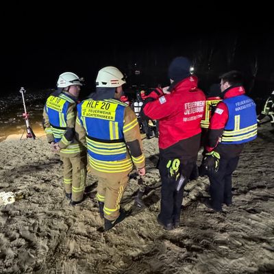 FW-OLL: Erfolgreiche Einsatzübung am Baggersee Westerholt - Eisrettung unter realistischen Bedingungen trainiert