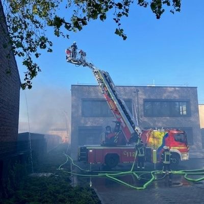 FW-MH: FW-MH: Folgemeldung zum Großbrand an der Ruhrorter Straße - Nachlöscharbeiten dauern bis in die Nacht an