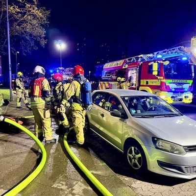FW Ratingen: Küchenbrand in Mehrfamilienhaus