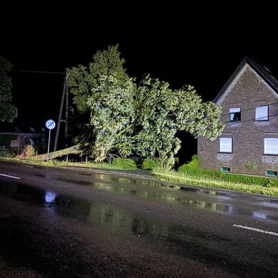 FW Alpen: Unwetterschäden fordern die Feuerwehr Alpen zum Tagesstart