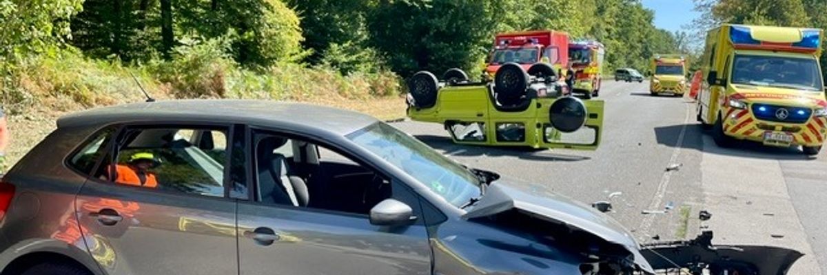 FW Ratingen: Verkehrsunfall mit vier Verletzten