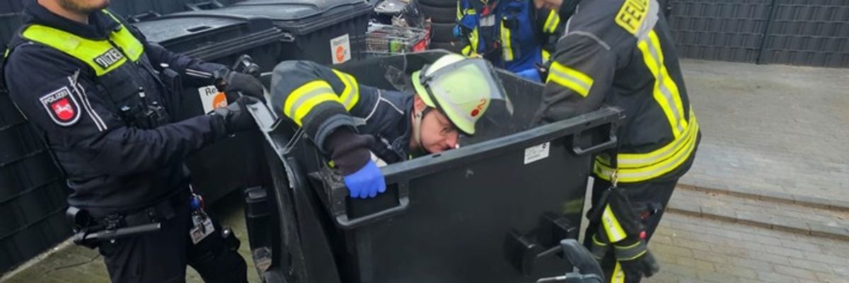 FW Celle: Manchmal steigen wir auch in die Tonne - ausgelöster Rauchmelder!