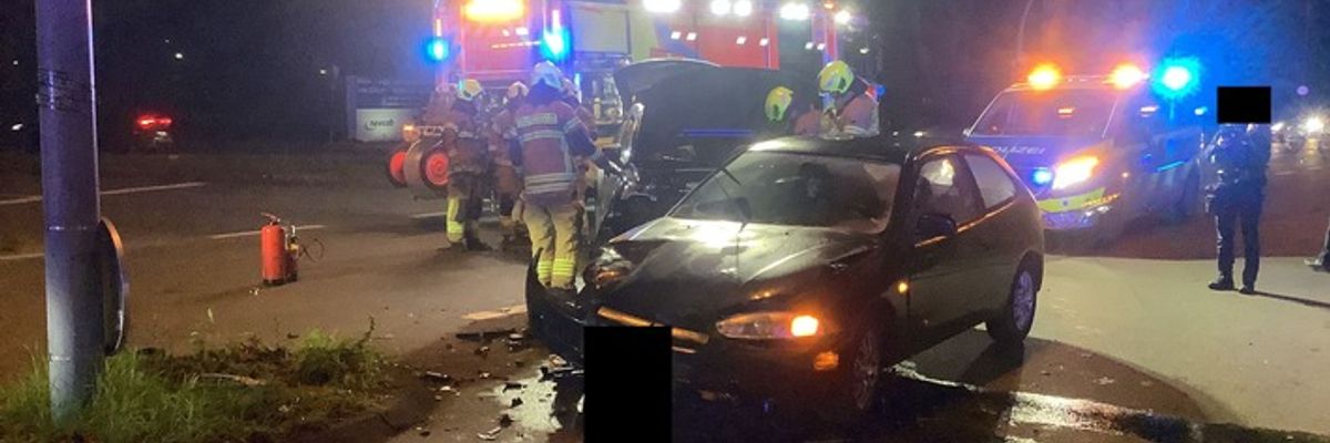 FW Paderborn: Verkehrsunfall in Paderborn, Heinz-Nixdorf-Ring Zwei verletzte Personen nach Kollision von zwei PKW