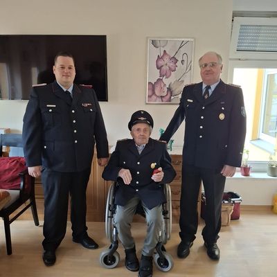 FW-ROW: Eine außergewöhnliche Ehrung - Christoph Bardenhagen seit 80 Jahren Mitglied der Feuerwehr