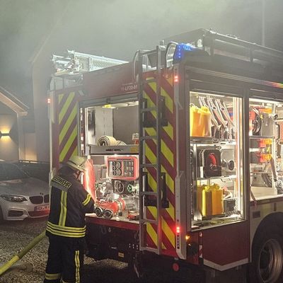 FW-AR: Interkommunale Herbstübung: Feuerwehren Arnsberg und Wickede erproben den Ernstfall