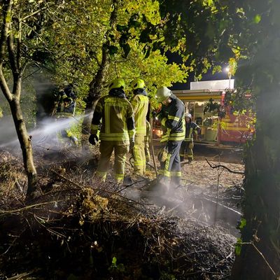 FW-OLL: Vegetationsbrand auf Nachbargrundstück von Mädchen der Jugendfeuerwehr gemeldet