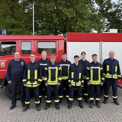 FW-AUR: Erfolgreiche Ausbildung neuer Einsatzkräfte