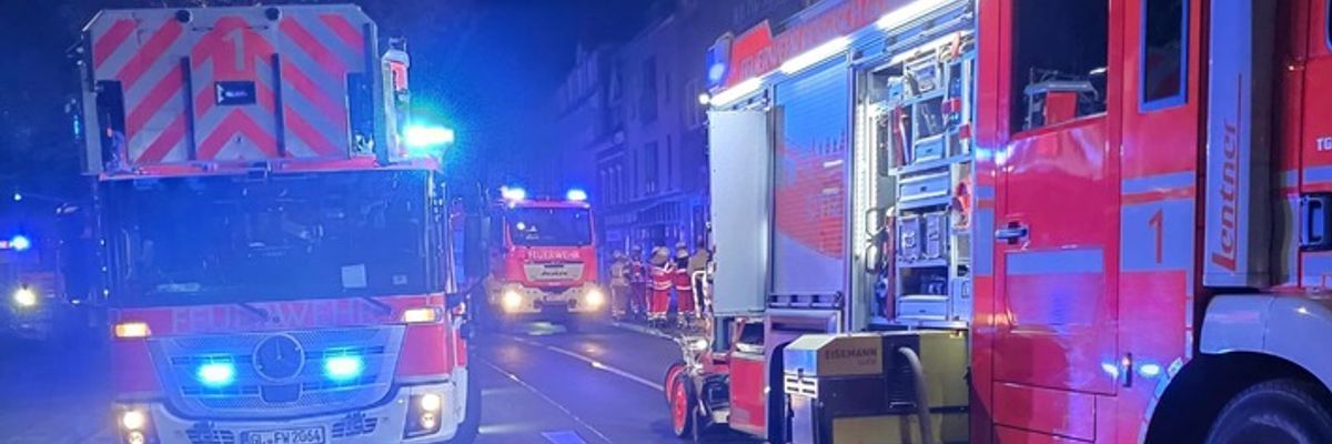FW-GL: Rauchentwicklung in Treppenhaus sorgt für Einsatz von Feuerwehr und Polizei - Gemeinsame Pressemitteilung