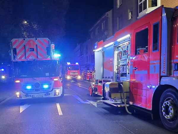 FW-GL: Rauchentwicklung in Treppenhaus sorgt für Einsatz von Feuerwehr und Polizei - Gemeinsame Pressemitteilung
