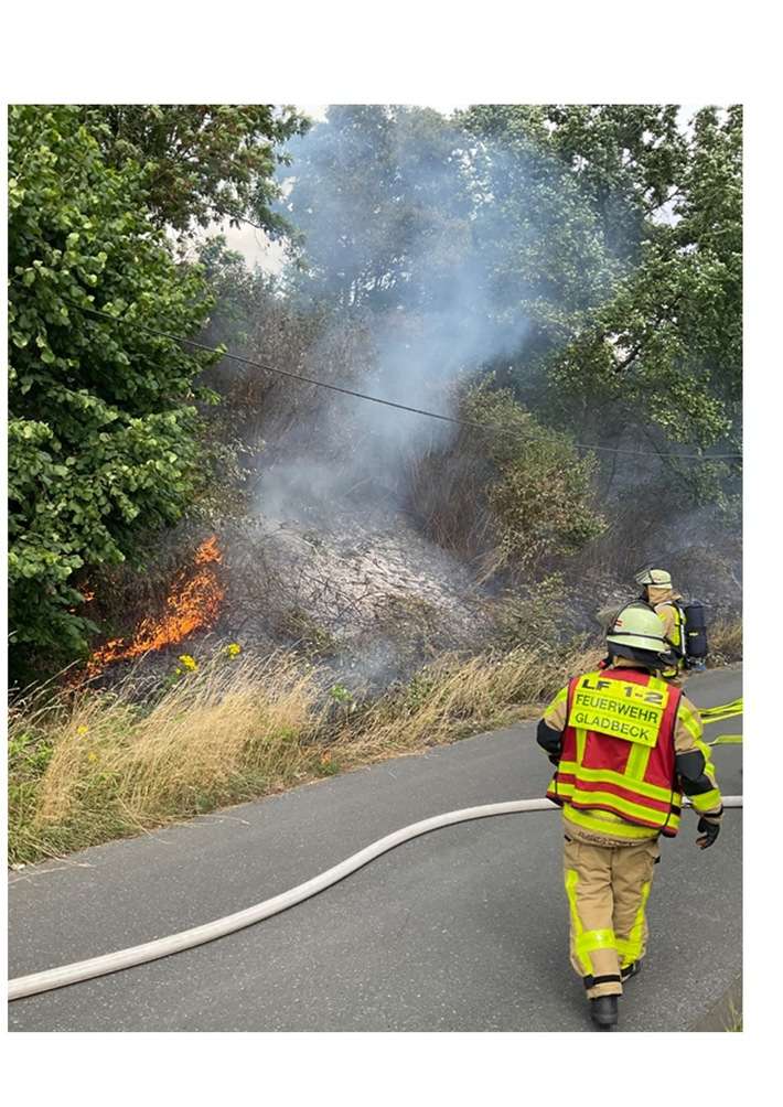 FW-GLA: Flächenbrand an der BAB 2 fordert umfangreichen Feuerwehreinsatz
