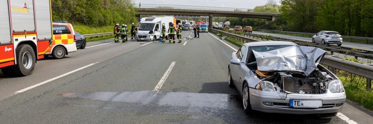 FW Porta Westfalica: 18.04.2026 - Schwerer Verkehrsunfall auf A2 - 2 Verletzte