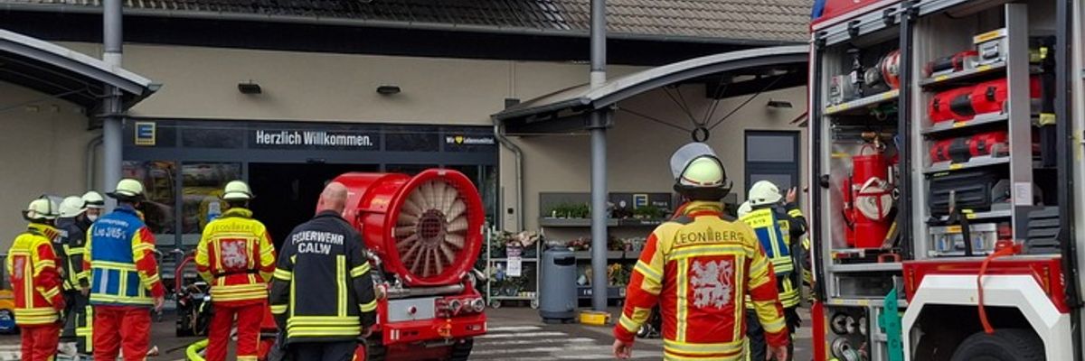 KFV-CW: Leergutautomat in Brand / Einkaufsmarkt evakuiert