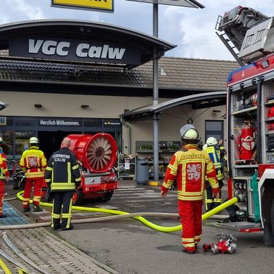 KFV-CW: Leergutautomat in Brand / Einkaufsmarkt evakuiert