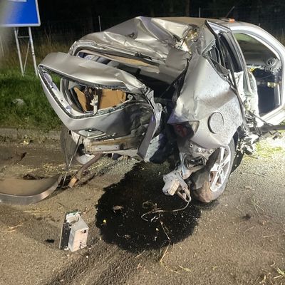 FW-Greven: Verkehrsunfall auf Bundesautobahn mit zwei schwer verletzten Personen.