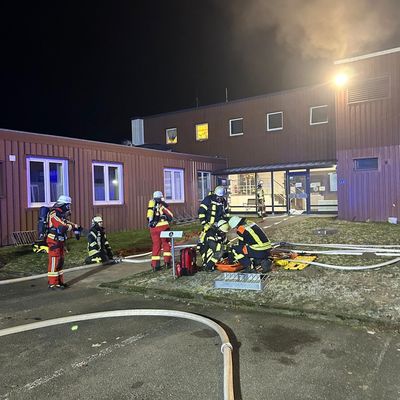 FW-ROW: Nächtlicher Zimmerbrand am Rotenburger Flugplatz