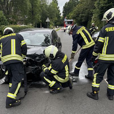 FW-AUR: Hilfeleistung nach Verkehrsunfall