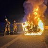 FW-NE: Fahrzeugvollbrand im Hafengebiet | Fahrer unverletzt