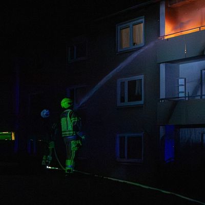 FW-MK: Brennender Balkon in der Nacht auf Mittwoch