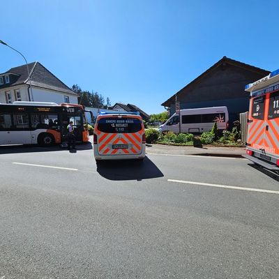 FW-EN: Verkehrsunfall zwischen Radfahrer und Bus