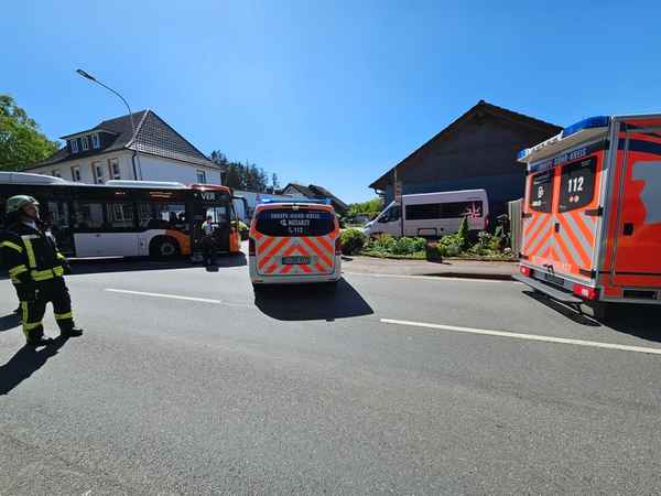 FW-EN: Verkehrsunfall zwischen Radfahrer und Bus