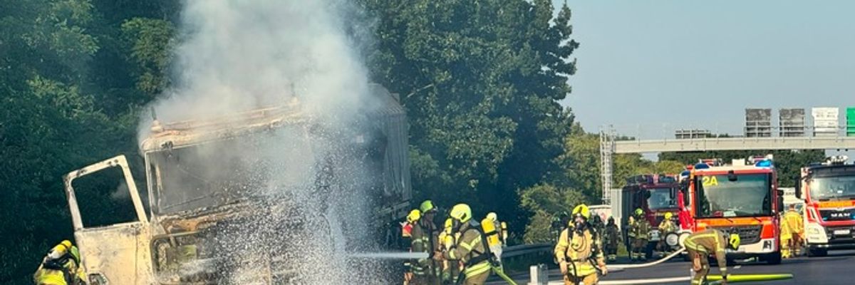 FW Hannover: LKW- Brand auf der Autobahn