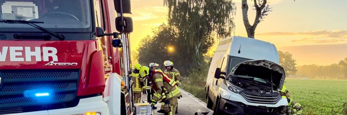 FW-OLL: Verkehrsunfall auf der Garreler Straße bei Sage - Person aus Transporter befreit