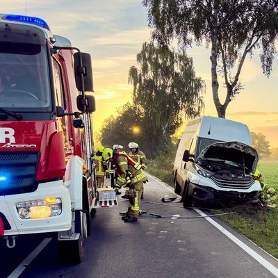 FW-OLL: Verkehrsunfall auf der Garreler Straße bei Sage - Person aus Transporter befreit