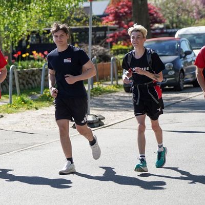 FW-LFVSH: Feuerwehren legen über 3.000 Kilometer nur mit Muskelkraft zurück: "FitQuerBeet" erreicht nach einem Jahr großes Finale in Flensburg