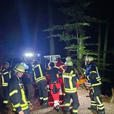 FW Königswinter: Verletzter Mountainbikefahrer im Wald - Feuerwehr unterstützt Rettungsdienst