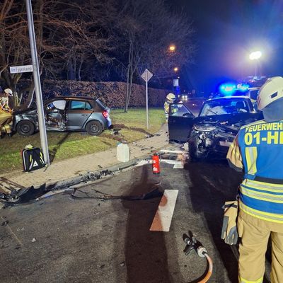FW-Greven: Verkehrsunfall mit vier verletzten Personen.