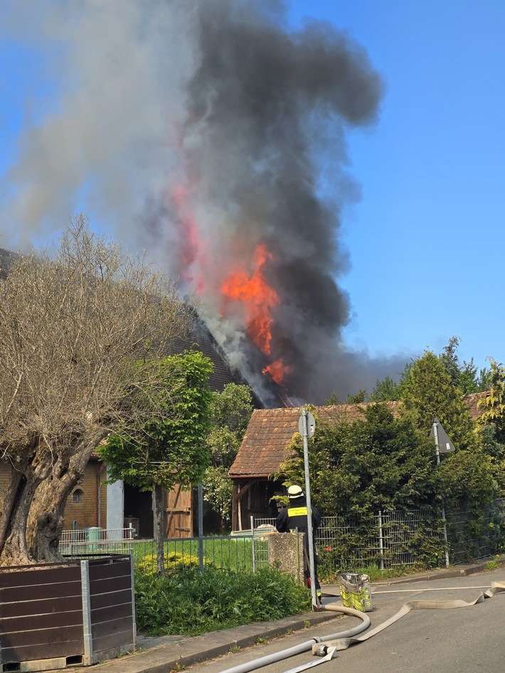 Feuerwehr Nürnberg: "Schnelles Handeln verhinderte Schlimmeres" - Brand in landwirtschaftlichem Anwesen in Nürnberg-Krottenbach